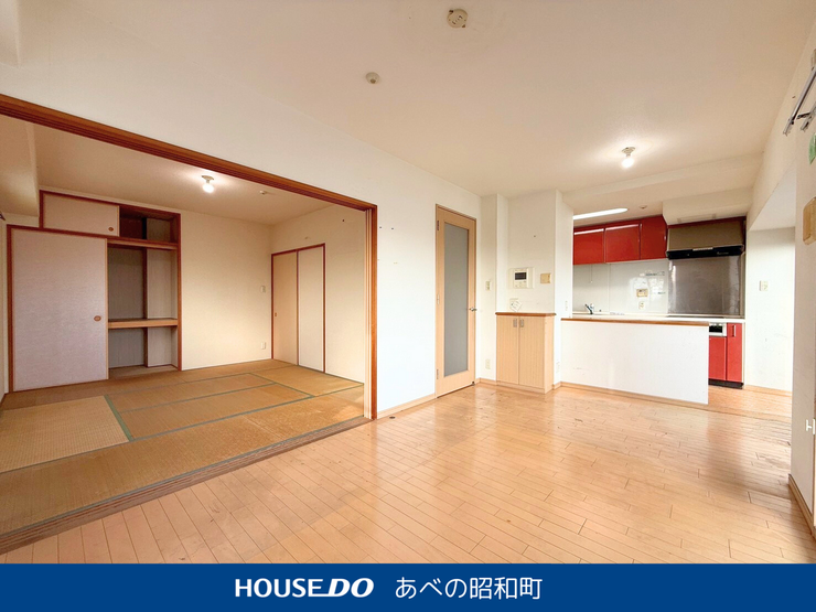 やっぱり和室があると落ち着く」と感じる方におすすめです。
リビング横なので家族の気配を感じながら、ちょっとした休憩や家事スペースにも◎
フレキシブルに使える“癒しの一部屋”です。