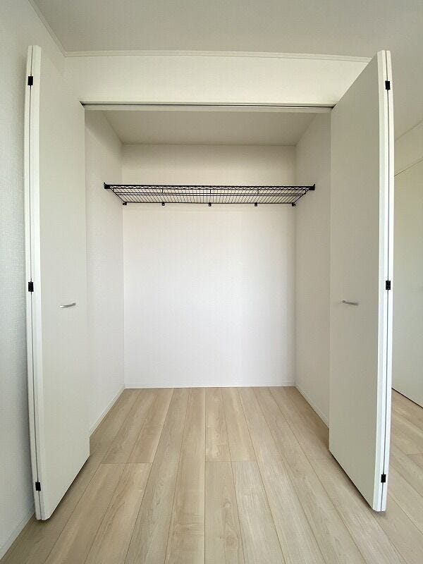 季節物の衣類や布団の収納に欠かせないクローゼット♪全居室に付いています!