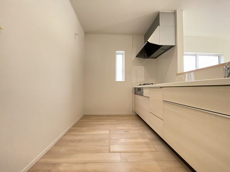 ゆとりのサイズを確保し、ひとりだけでなくお子様や旦那様と一緒にキッチンに立つのに快適なスペース♪