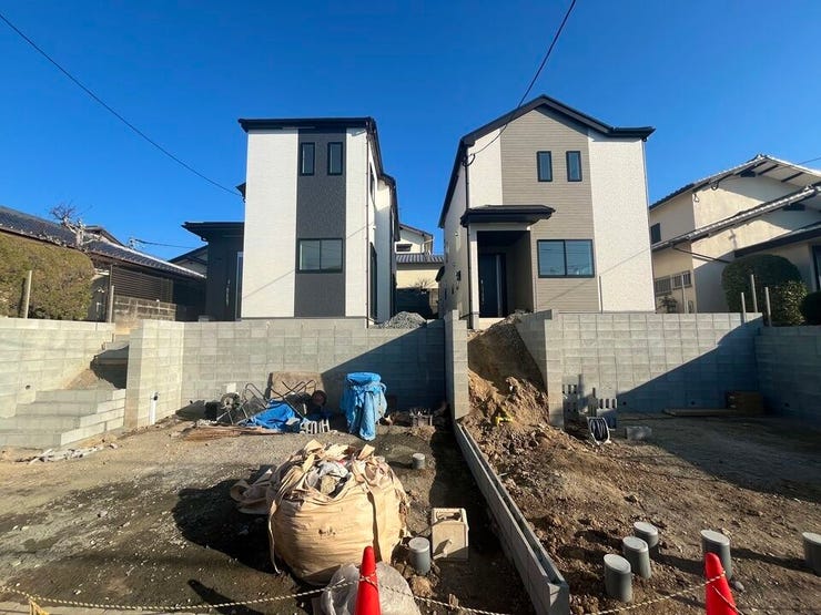 現況の外観写真です♪
写真右がB号棟です。
2025.11.1撮影