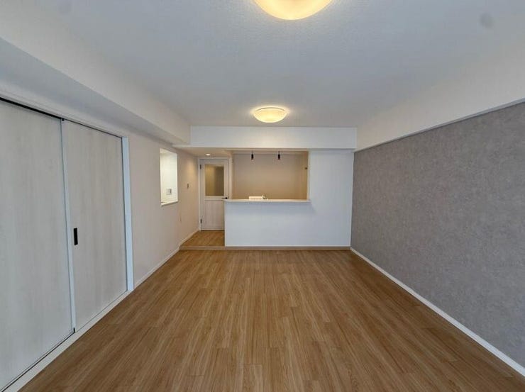 明るいリビングはオープンでのびやかな空間を生み出し、こだわりの「広がり」と「ゆとり」。家族と過ごす時間を大切にした住空間です。