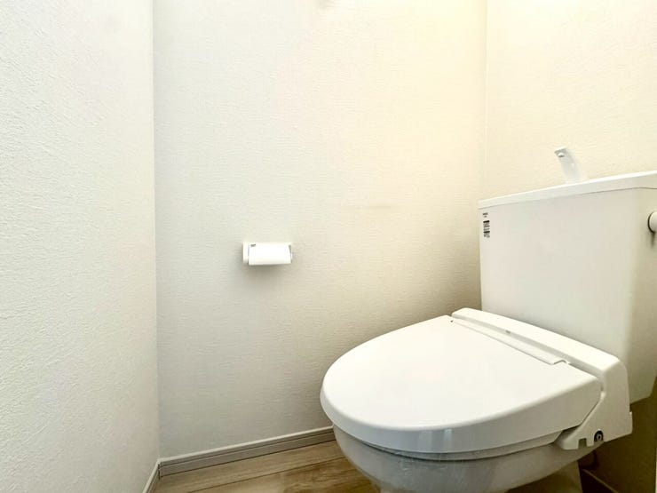 【Toilet】清潔感があり、落ち着いたデザインのトイレ。家族みんなが快適に使えます。