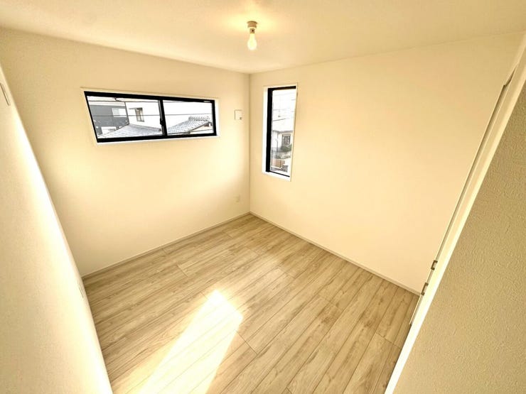 【Bedroom】主寝室や子ども部屋、在宅ワークにも使える洋室。暮らしに合わせて自由にレイアウトできます。