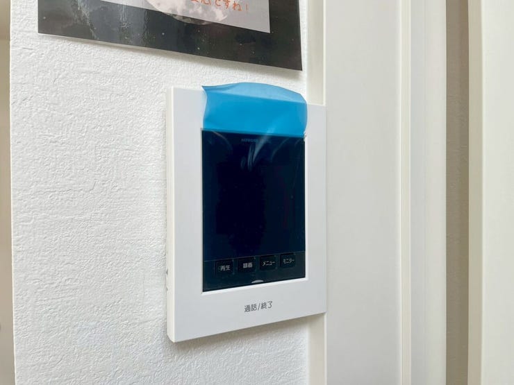 【Facilities】来訪者を確認できるモニター付きインターホンで、防犯面も安心です。