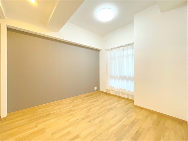 北向き部屋は柔らかな光が長時間続くので、
勉強やデスクワークなど落ち着いて作業したいという方には
向いているといえます。