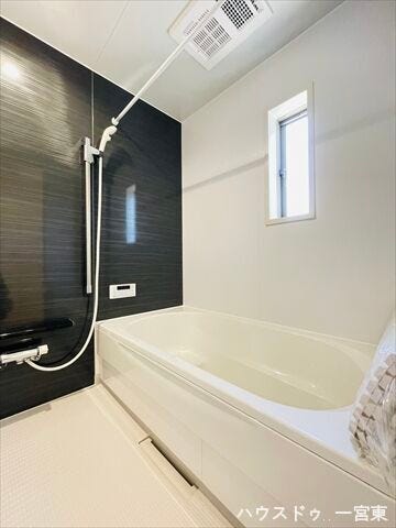 東側幅員約2.9mの前面道路です。セットバックが必要な道路となります。大型車が入ってこれないので、騒音などの心配はありません。