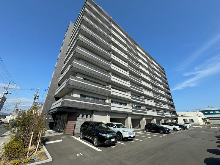 【外観】
東尾道駅から徒歩7分 令和7年5月新築の分譲マンション の最上階です。未入居ですので大変きれいです。