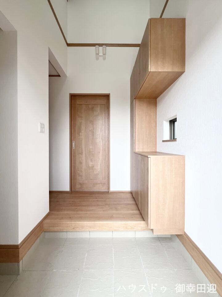 ■□■「しまう」が叶える、美しい玄関■□■大容量のシューズボックスがあることでいつも整理された、気持ちの良い「家の顔」を保てます。