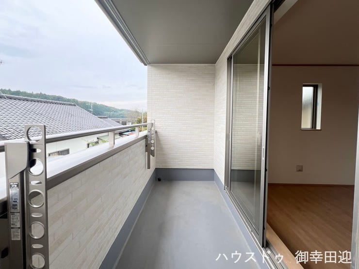 ■□■空の下の開放的な特等席■□■日光浴や読書、外の空気を感じながらリフレッシュ。暮らしを豊かにする、もう一つの心地よい空間です。