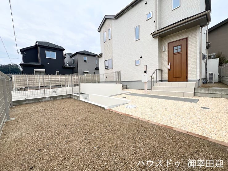 ■□■遊びと安らぎの多目的空間■□■ガーデニングを楽しんだり、物置を置いたり、友人呼んでバーベキューしたりなど使い方は無限大♪