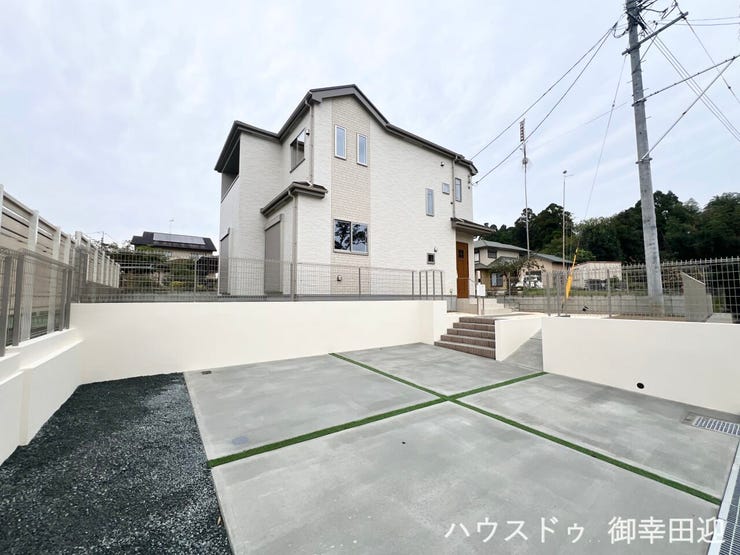 ■□■車と趣味の幅が広がる場所■□■単なる駐車スペースではない、洗車やタイヤ交換、DIYにも使える多目的な屋外スペースです。