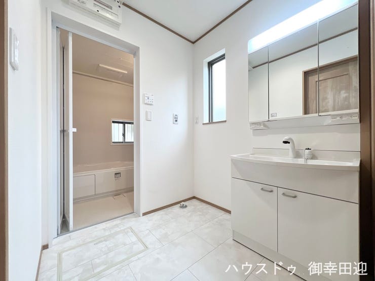 ■□■清々しいリフレッシュ空間■□■自分を磨き、気持ちを切り替える。心地よい光が差し込むプライベートスペース。