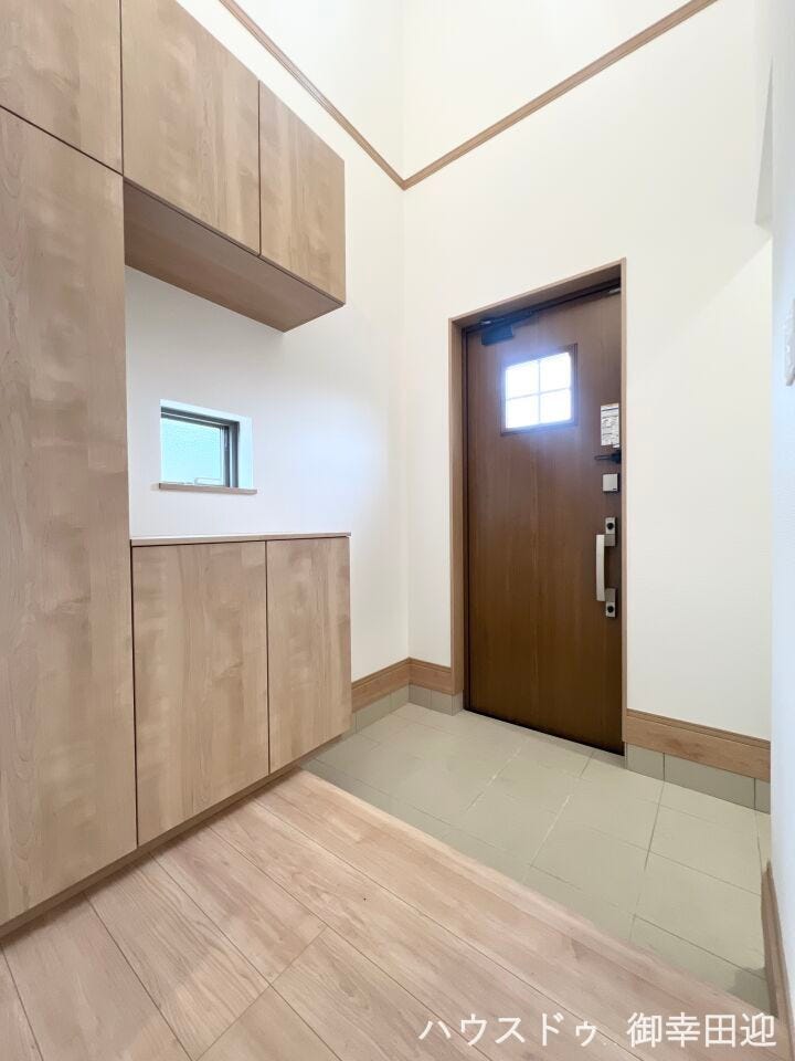 ■□■「ただいま」の安堵をくれる場所■□■訪れる人を迎え入れ、帰るたびにホッと一息つける、明るく機能的なエントランス。