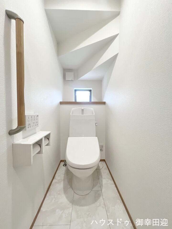 ■□■安らぎのひとときを提供する場所■□■清潔さと静けさを両立した空間。心落ち着くひとときを過ごせる、プライベートなレストルームです。