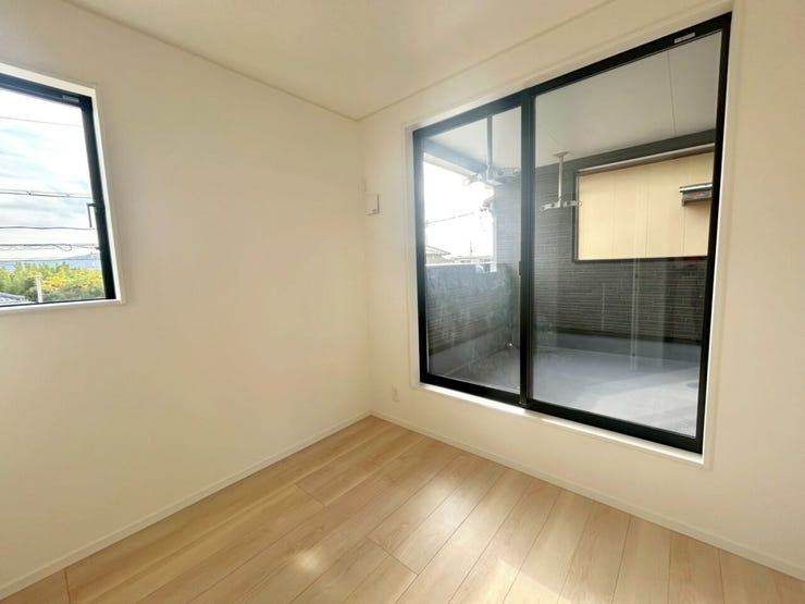 バルコニーに通じるお部屋です。