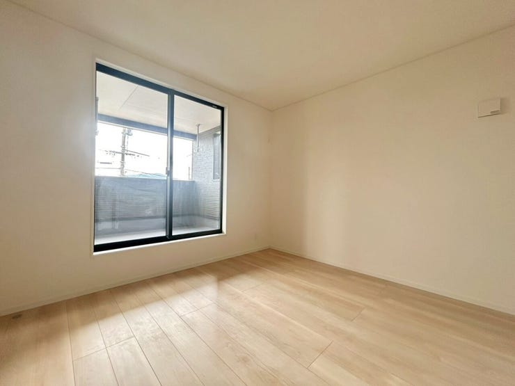 周囲の街並みを望むバルコニー。落ち着いた住環境です!