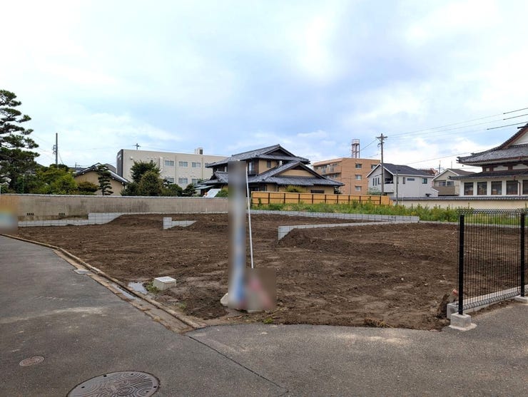 【外観】
南向きにつき陽当たり良好♪
毎日のお洗濯が快適に。