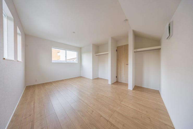 写真:4号棟
8.5帖の広い洋室♪