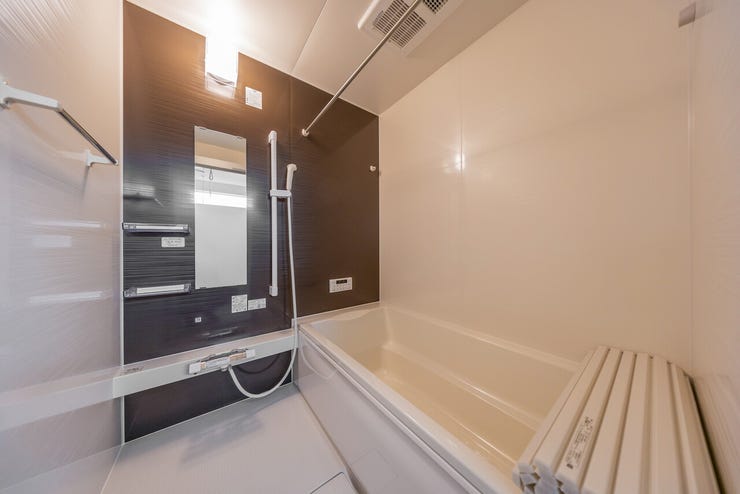 写真:4号棟
浴室暖房乾燥機付きユニットバス♪
ゆったり広々とした浴室でお風呂時間が快適に♪