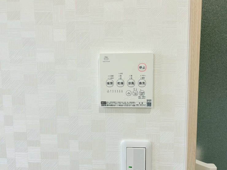 ・浴室には乾燥・暖房・換気機能を備えたDRYFANを完備。雨の日の洗濯や冬場の入浴も快適にサポートします。冬場のヒートショック対策やカビの発生防止にも効果的で、ご家族の健康を守ります!!