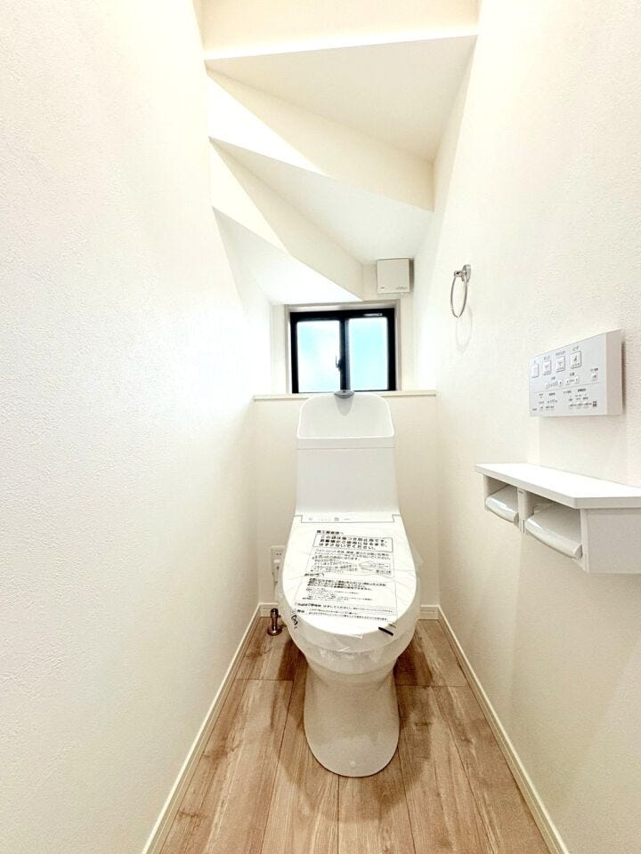 ・1階にトイレを完備しているので、来客時にも気兼ねなく使えて安心。生活動線にも配慮された、使い勝手の良い間取りです!!