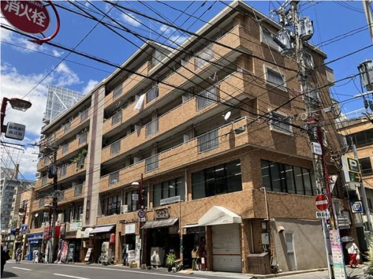 【外観】
高取・藤崎エリアの魅力を存分に享受できる、地下鉄藤崎駅から徒歩1分の好立地。
最上階の角住戸のため、日当たり・通風・眺望すべて良好。