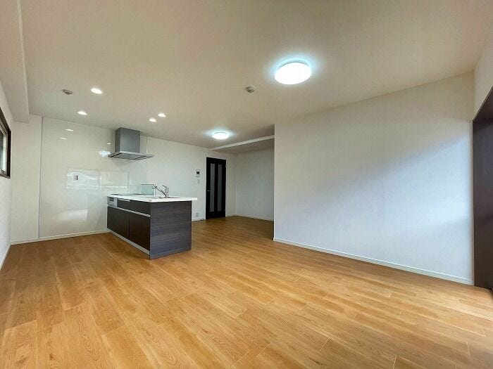 約16帖の広々としたLDKは、家族が自然と集まる心地よい空間。