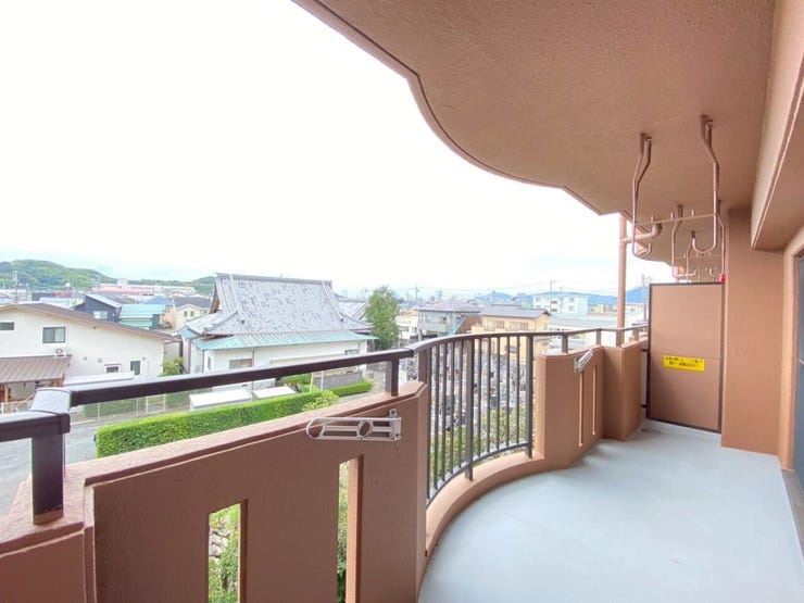 南向きバルコニーで一日を通して日当り良好♪