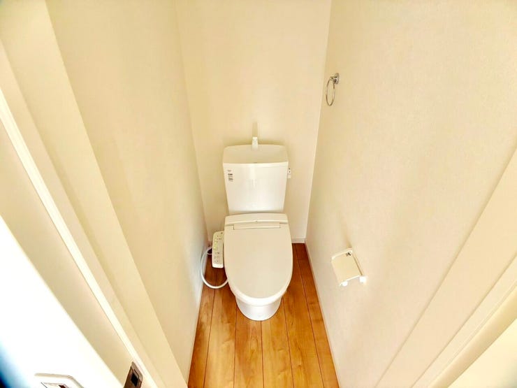 ◎トイレ(1/9撮影)
1・2階ともにウォシュレット付!2か所トイレがございますので、朝のトイレ渋滞も解消!