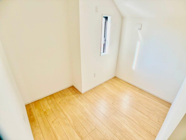 ◎納戸(1/9撮影)
居室にも使用可能な広々3.9帖の納戸!
季節物の家電・家具の収納にも便利です♪