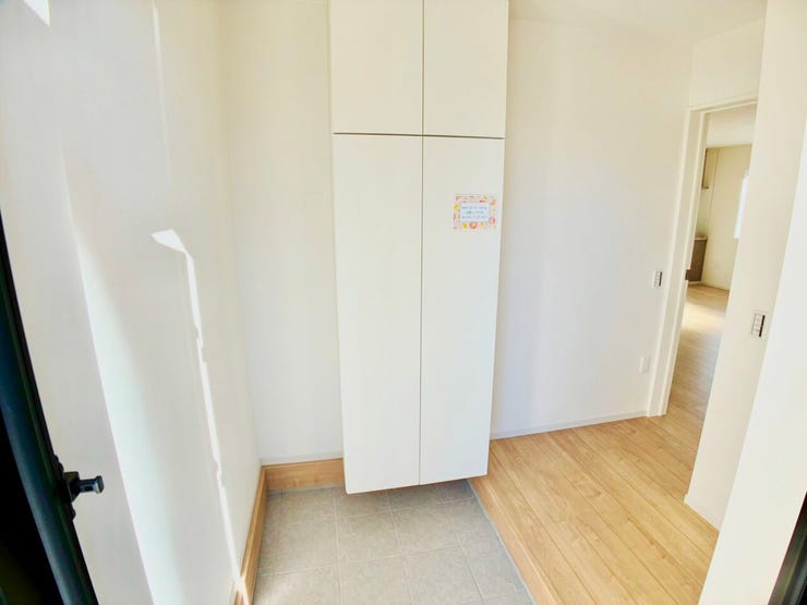 ◎玄関(1/9撮影)
シューズボックスは天井まで高さのあるトールタイプ◎コンパクトなサイズ感ですが、余分な空間がない長方形の形なのでたくさん収納できます!