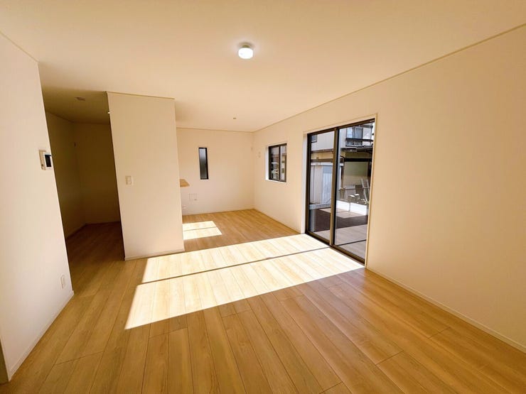 明るいリビング(16帖)