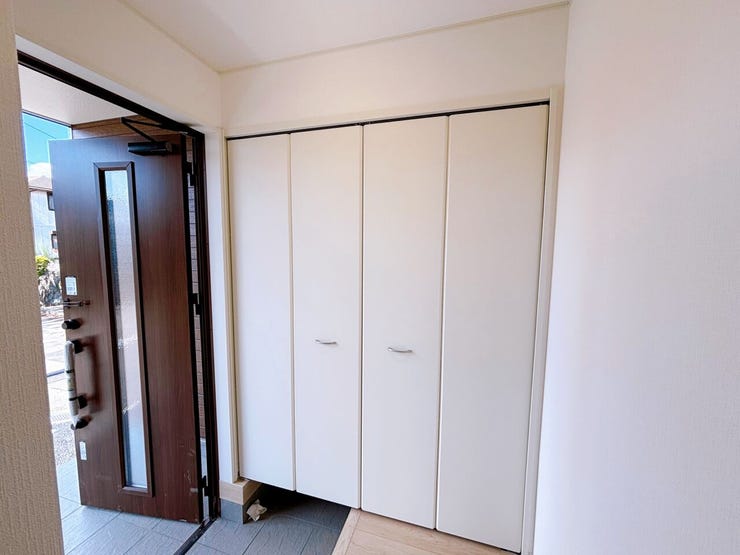 たっぷり収納でき、玄関周りがスッキリ整います♪