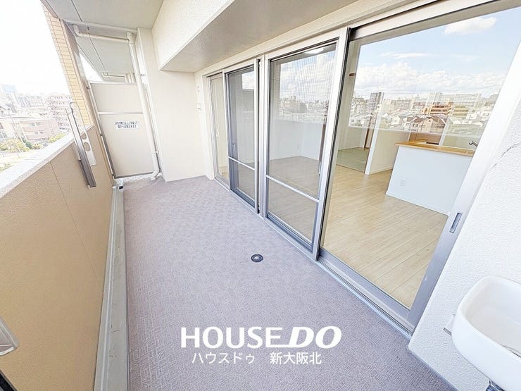 ■陽当り・通風・眺望良好のゆとりのあるバルコニーにはスロップシンクがございます!
■植物への水やりや靴のお掃除などに便利!夏場はお子さまのプールも楽しめそうですね!