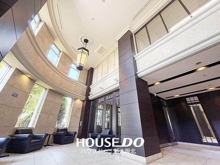 ■ソファーでゆっくりとくつろげます!
■天井が高くて空間が広く感じられますね!
■暑い夏も寒い冬もここなら快適に過ごせますよ!
■読書しながらお子さまが遊んでいるのを眺める事が出来ますよ!