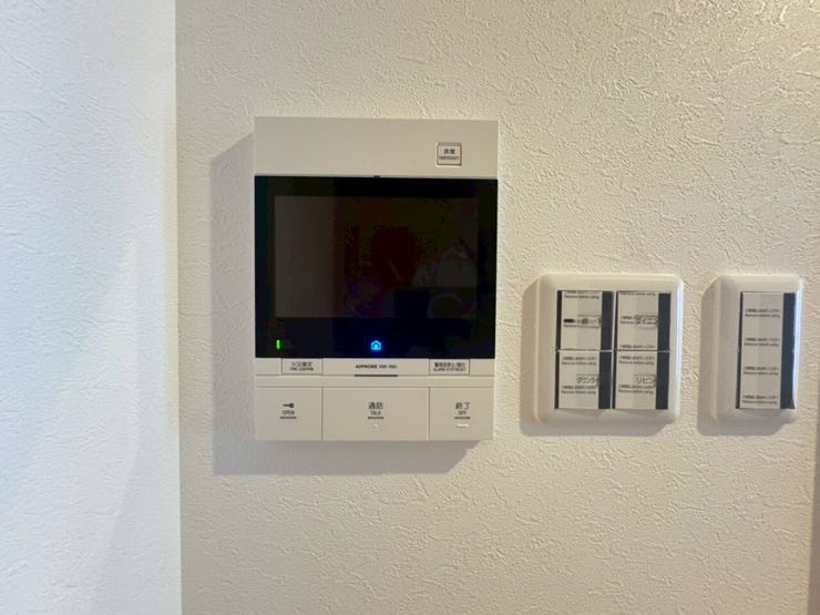 *モニター付きインターホン*
