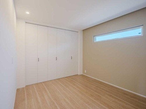 約5.7帖の洋室♪各部屋を最大限に広く使って頂ける様、全居住スペースに収納付。プライベートルームはゆったりと快適に!