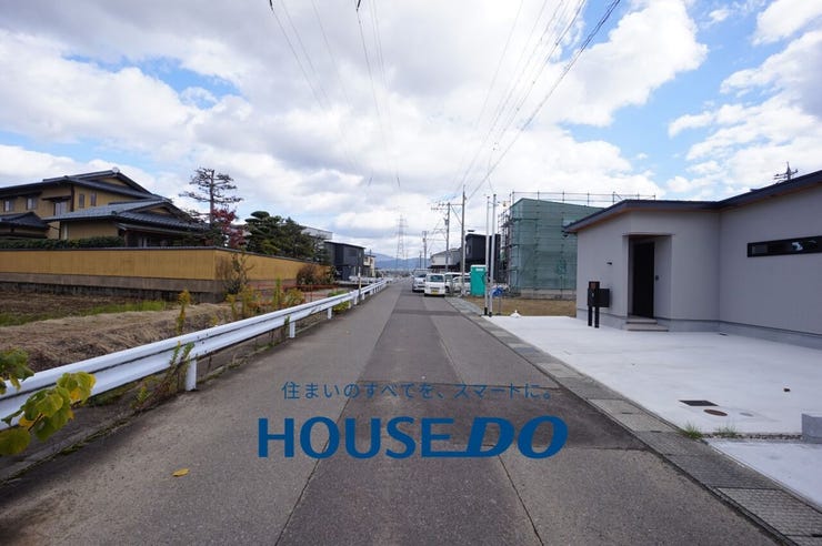 前面道路は幅約6.0mございます♪