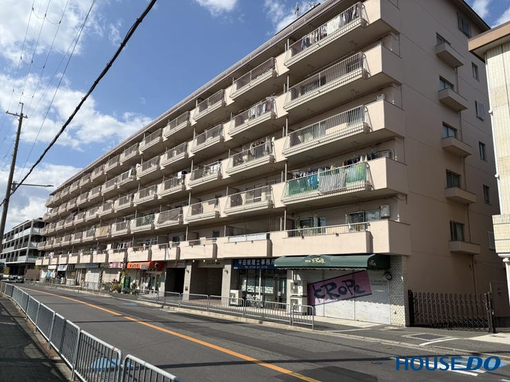 【外観】
マンションの外観です
1階はテナントが入居されております