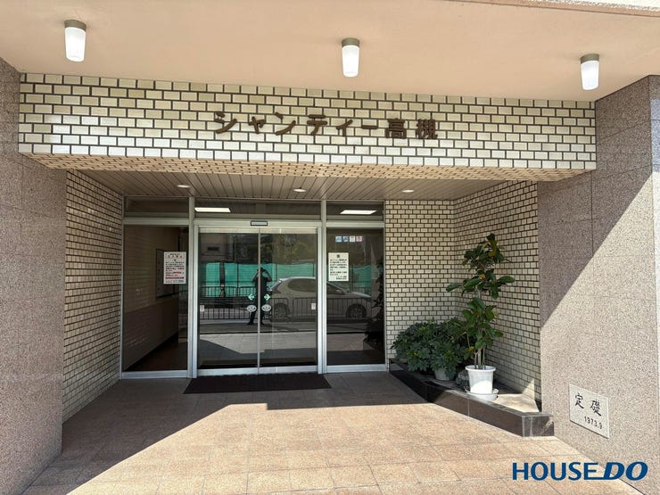 植栽も美しいエントランス