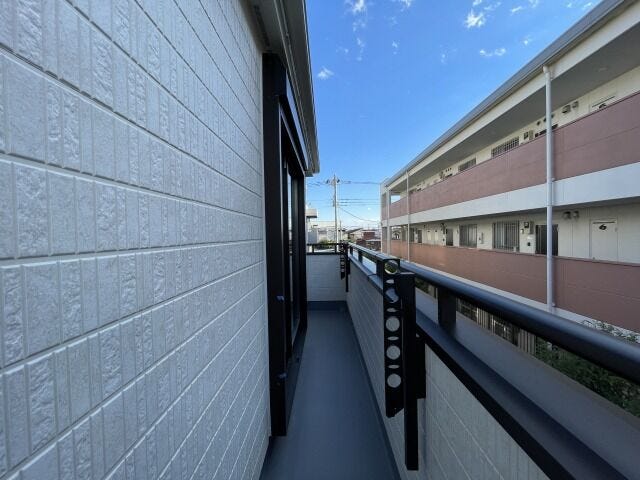 バルコニー:ご家族分の毛布・シーツなどの大きなものも干せるので、ベッドやお布団を清潔に保てますね。