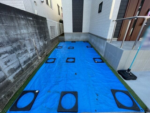 駐車場:舗装された駐車場です。1台停めて頂くことが出来ます。