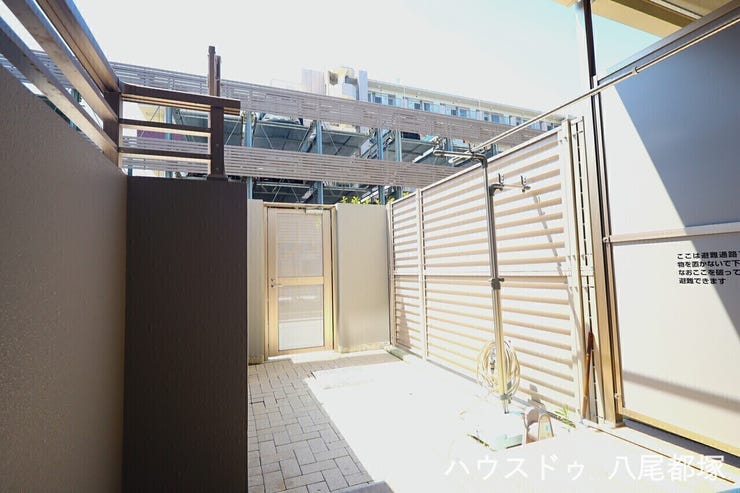 専用庭にある出入口で専用駐車場への行き来はスムーズです♪