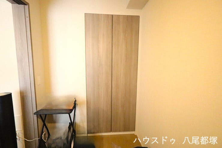 洋室約4.5帖にあるクローゼットです♪
収納スペースがあるとお部屋がスッキリしますよね★