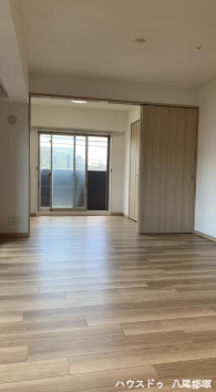 LDKと隣接する洋室を合わせると、約20帖に!
日当たりも良さそうですね♪