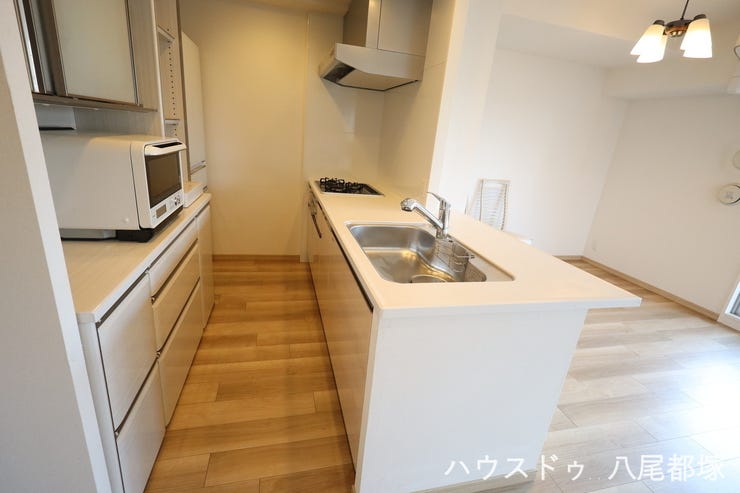 カップボードがついており収納が充実しております♪