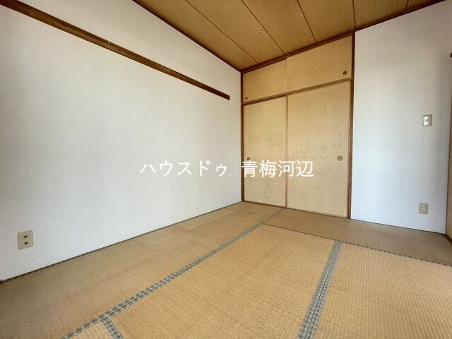 和室:リビングダイニング隣接の6畳の和室です。押入があるので、お部屋を広くお使いいただけます。