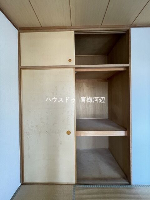 和室収納:押入は奥行きがあるので、収納グッズを使えば空間を有効活用でき、たくさん収納することができます。