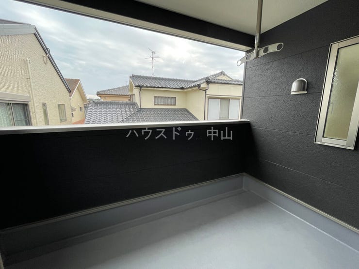 2階7.5帖の洋室
雨の日でも安心のインナーバルコニー