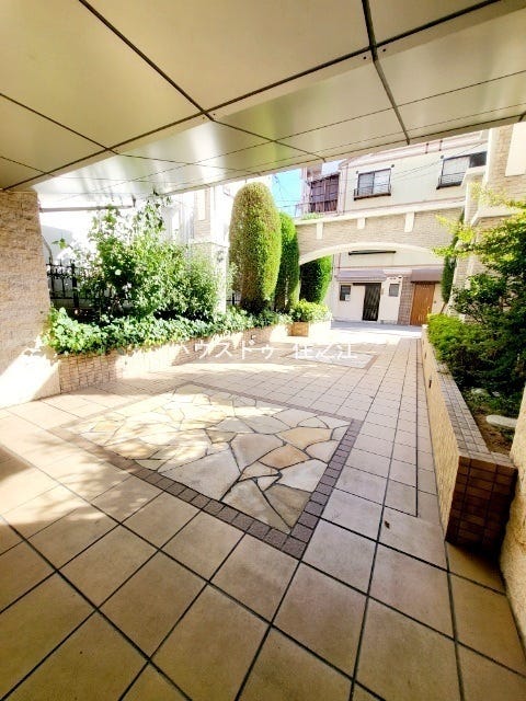 ★マンション内の敷地。植栽も多くあり緑豊かです♪